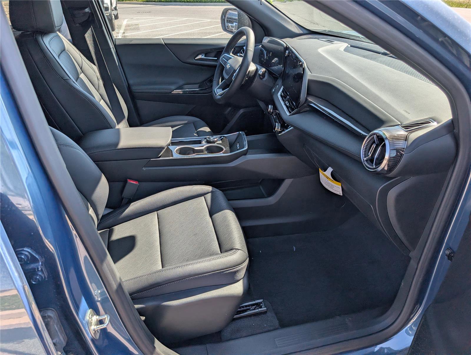 New 2026 Chevrolet Equinox LT w/ Convenience Package II AWD/4WD image 7