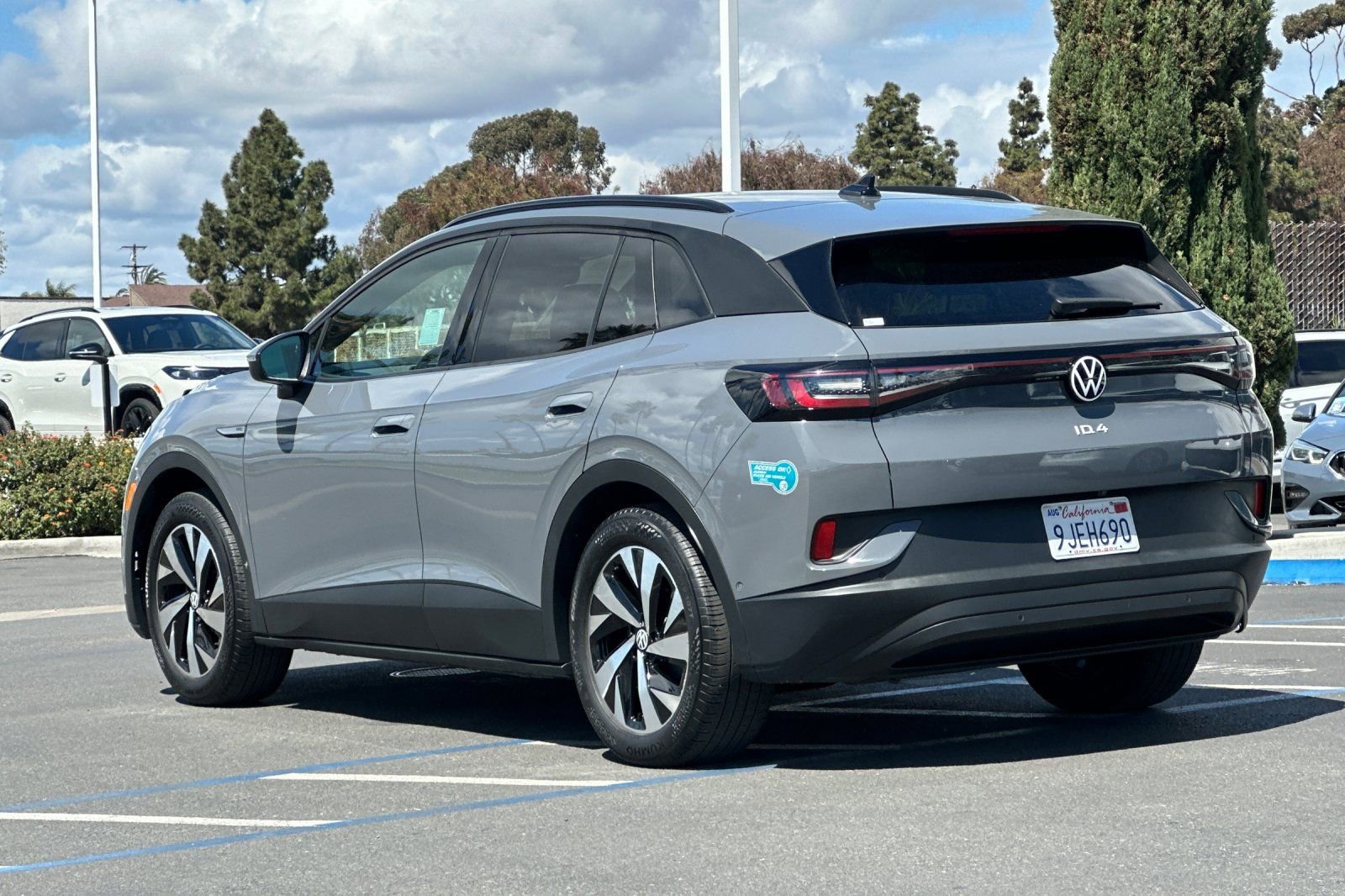 Used 2023 Volkswagen ID.4 Pro image 6