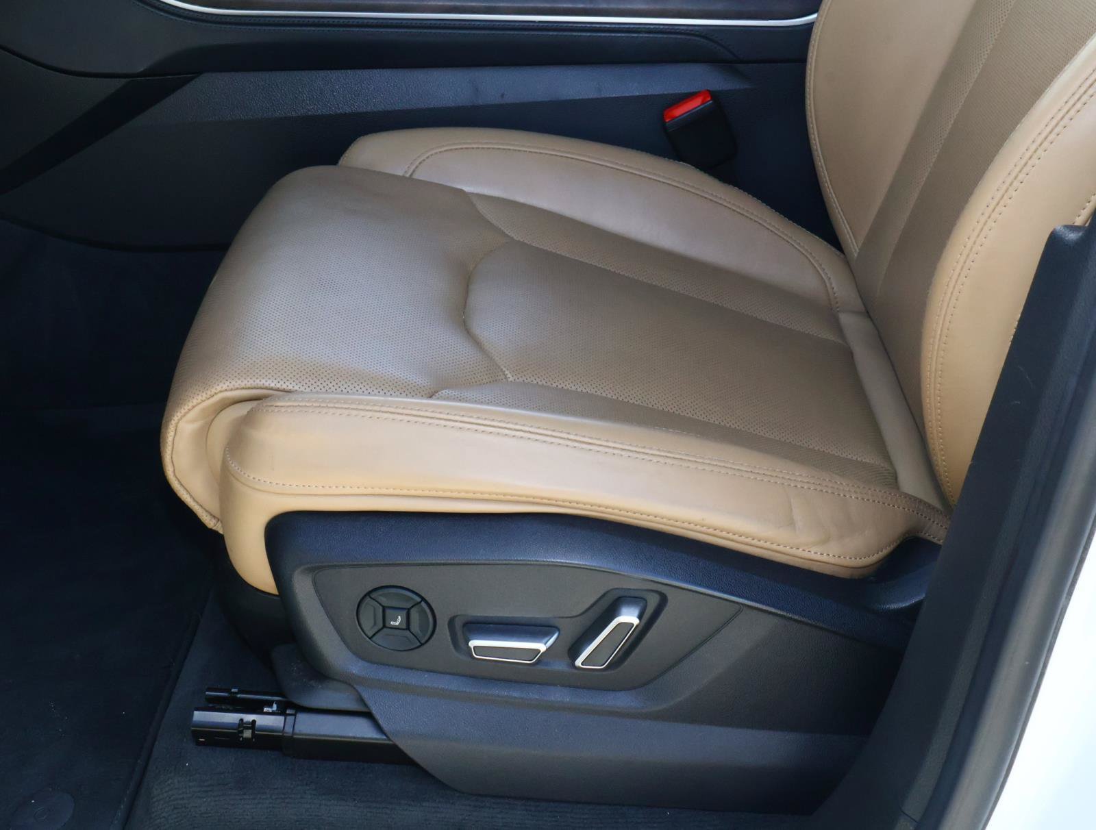 Used 2019 Audi Q8 Prestige w/ Luxury Package AWD/4WD image 15