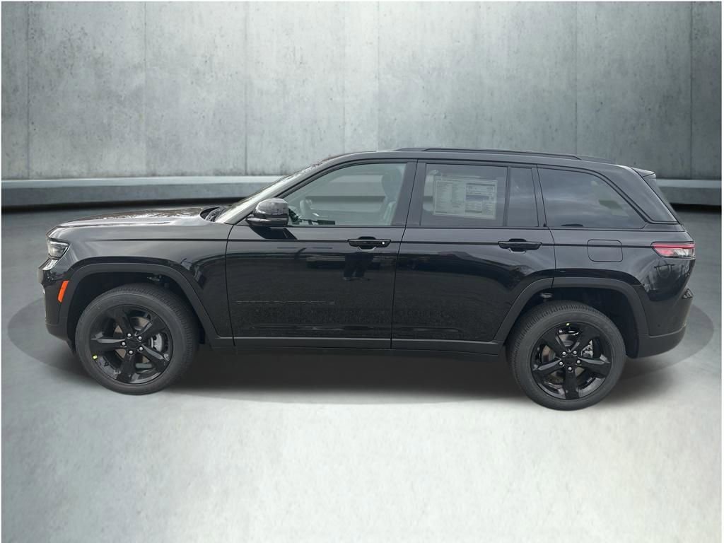 New 2025 Jeep Grand Cherokee Altitude image 2