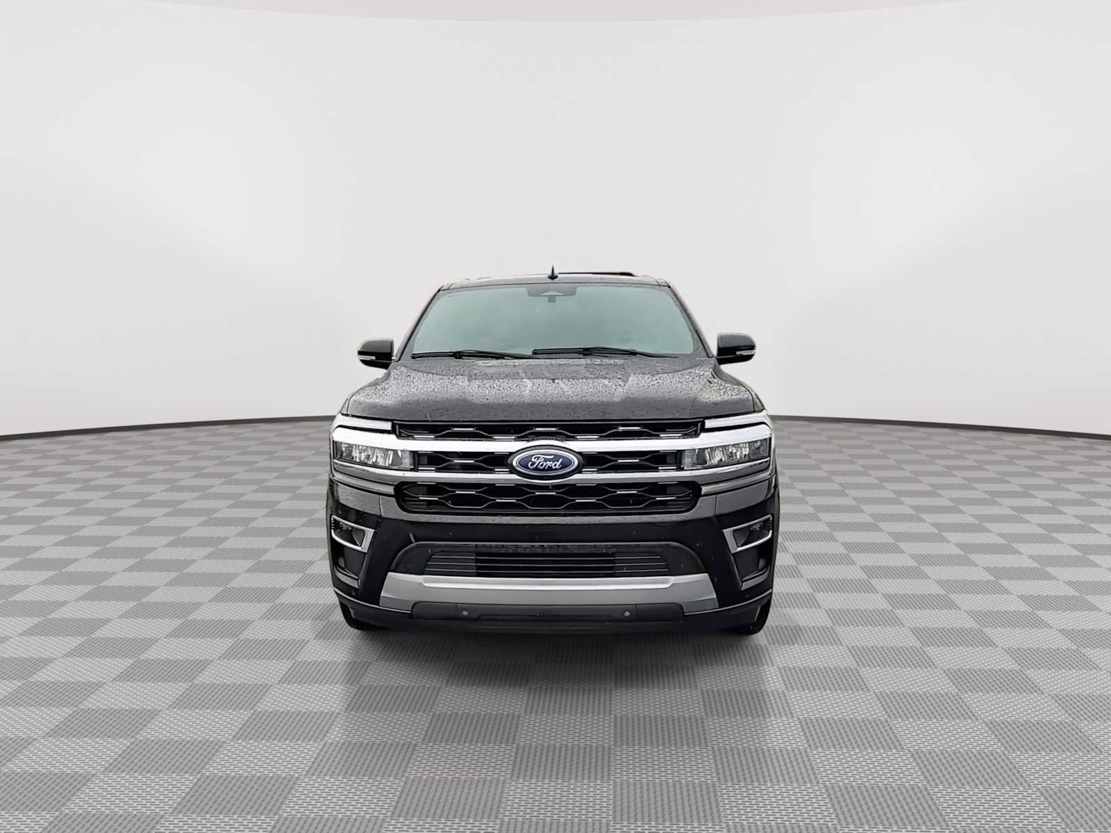 Used 2024 Ford Expedition Max Limited AWD/4WD image 3