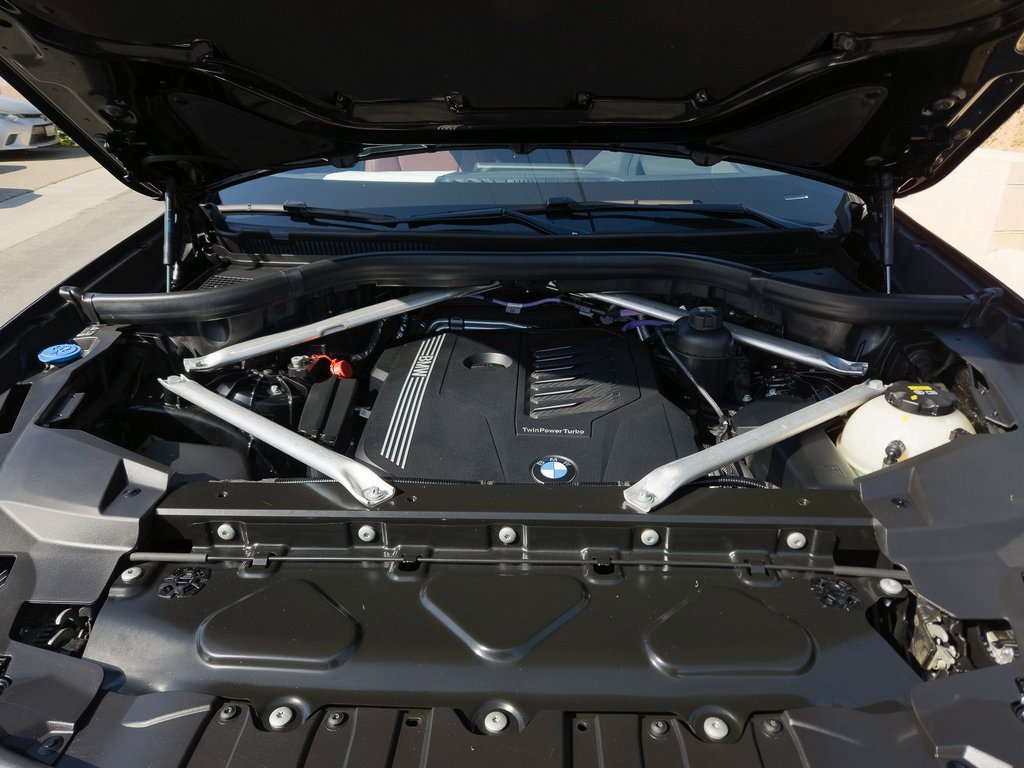 Used 2022 BMW X6 xDrive40i w/ M Sport Package image 25