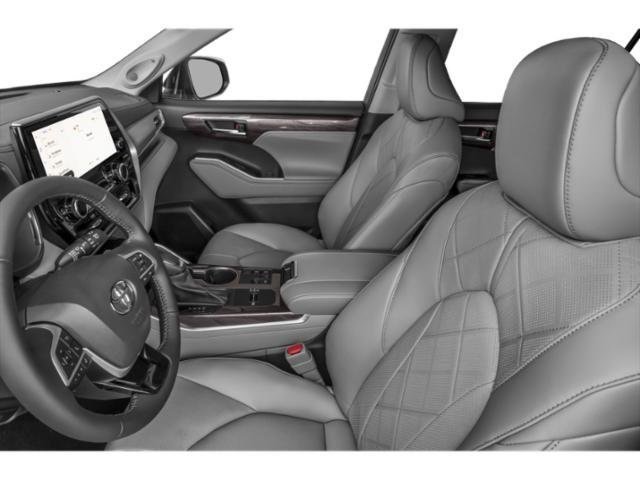 Certified 2025 Toyota Highlander Platinum image 10