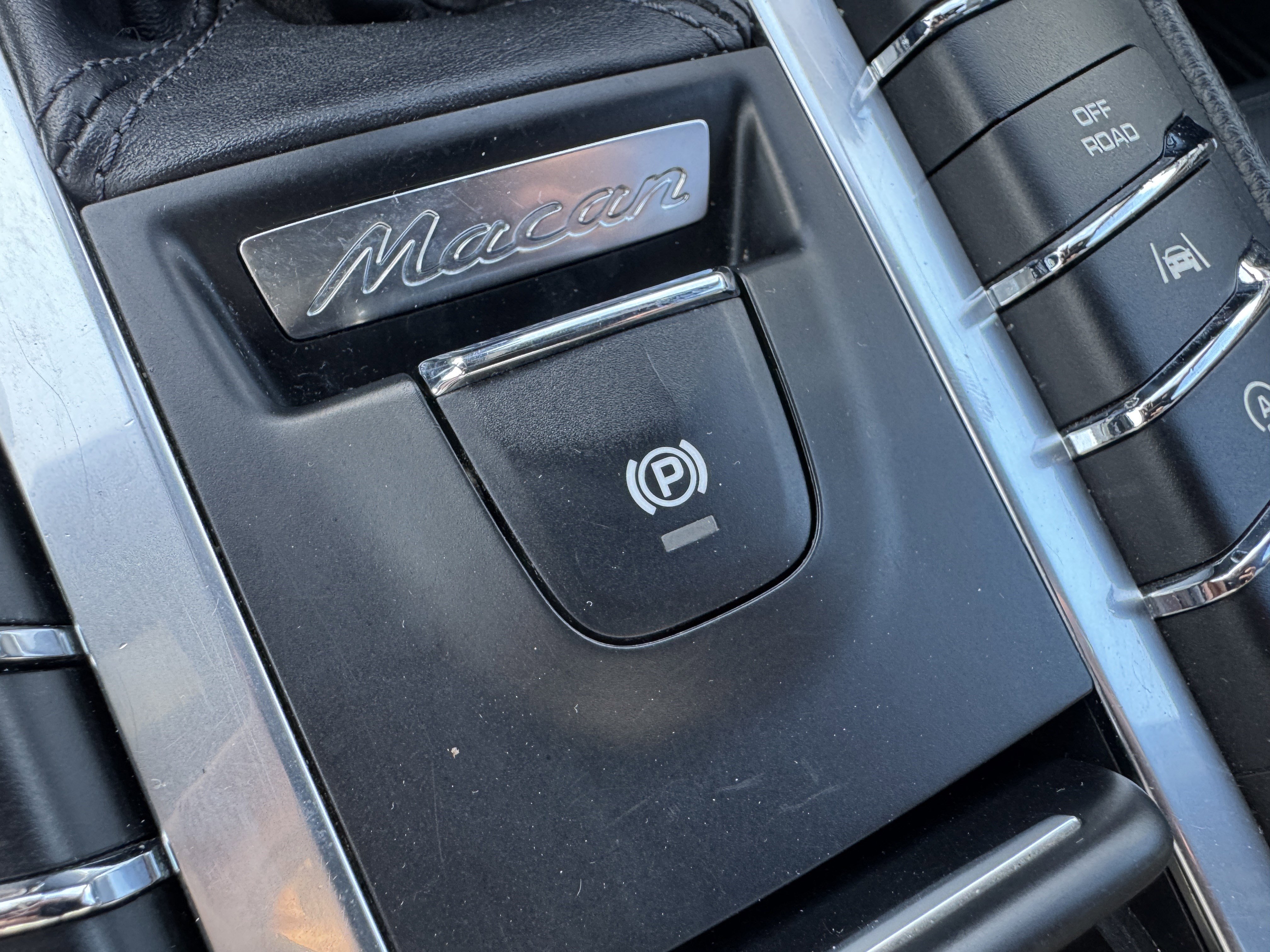 Used 2017 Porsche Macan AWD/4WD image 31