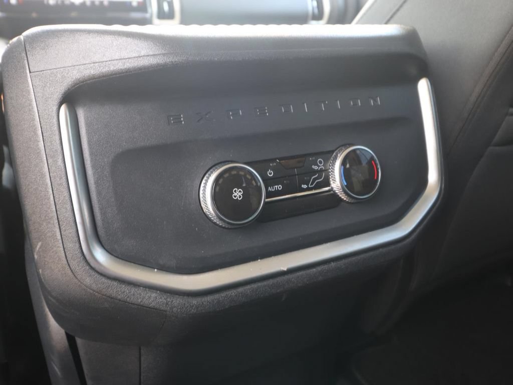 Used 2025 Ford Expedition Active RWD image 10