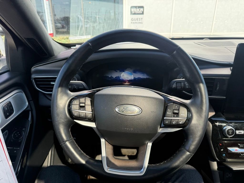 Used 2022 Ford Explorer Platinum w/ Equipment Group 601A AWD/4WD image 8
