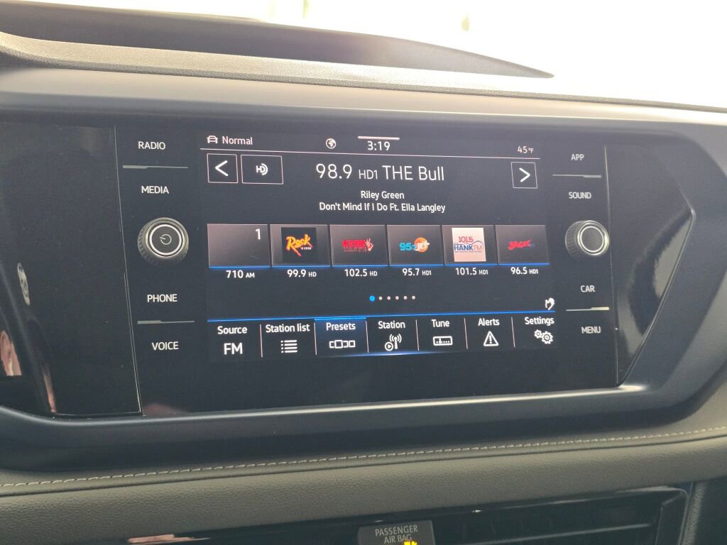 Used 2024 Volkswagen Taos SE image 30