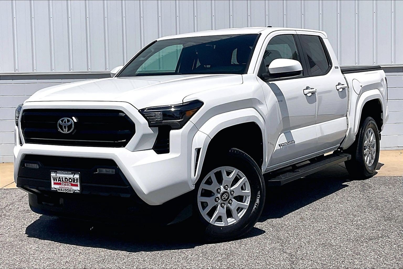 Used 2024 Toyota Tacoma SR5 AWD/4WD image 2