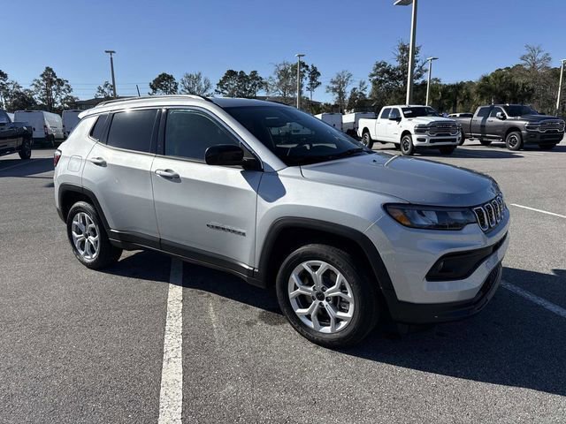Used 2025 Jeep Compass Latitude image 1