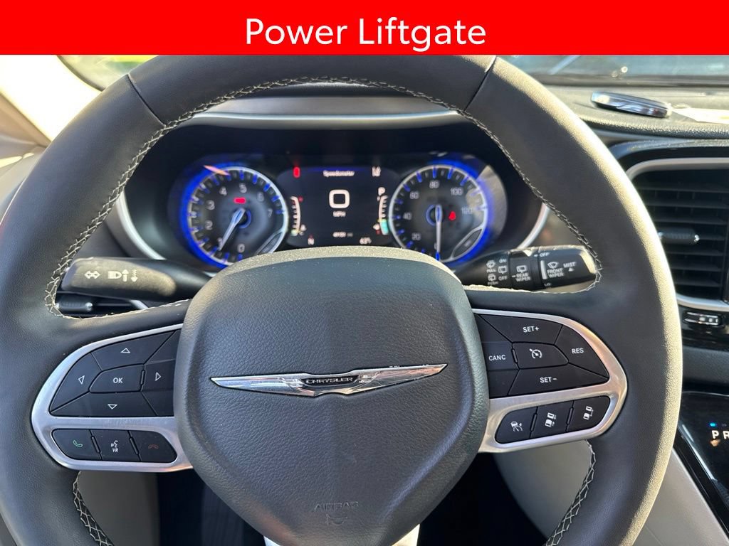 Used 2024 Chrysler Pacifica Touring-L FWD image 6