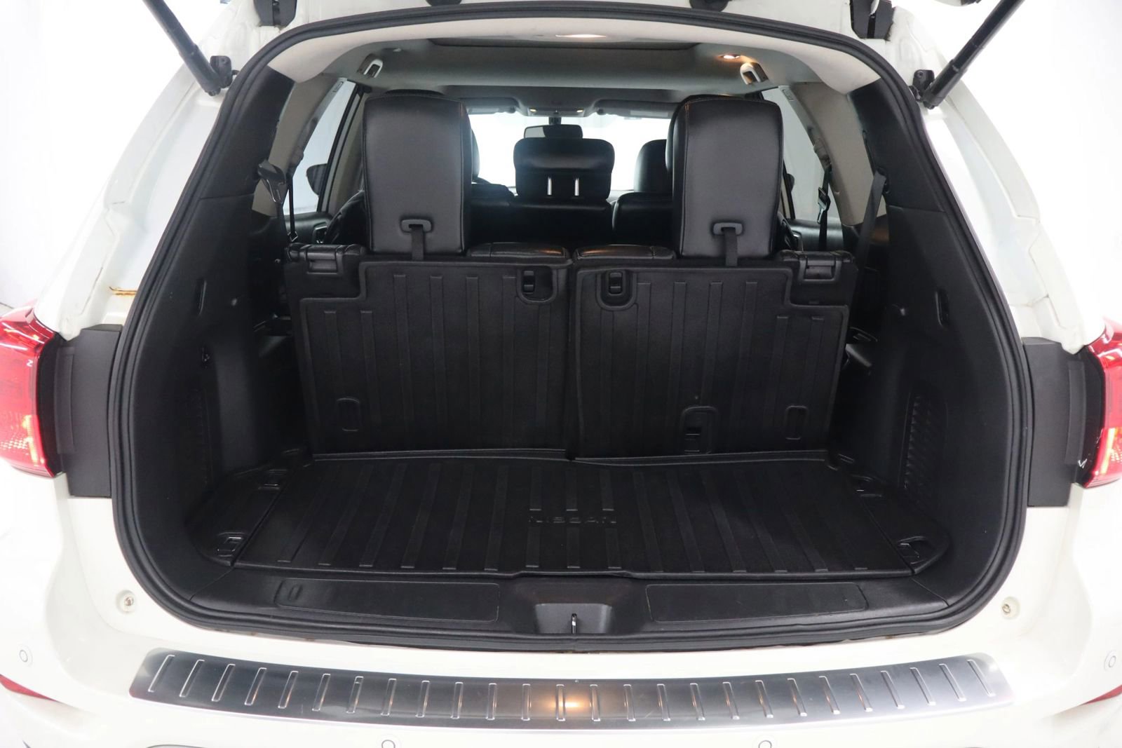 Used 2017 Nissan Pathfinder Platinum w/ Cargo Package AWD/4WD image 7