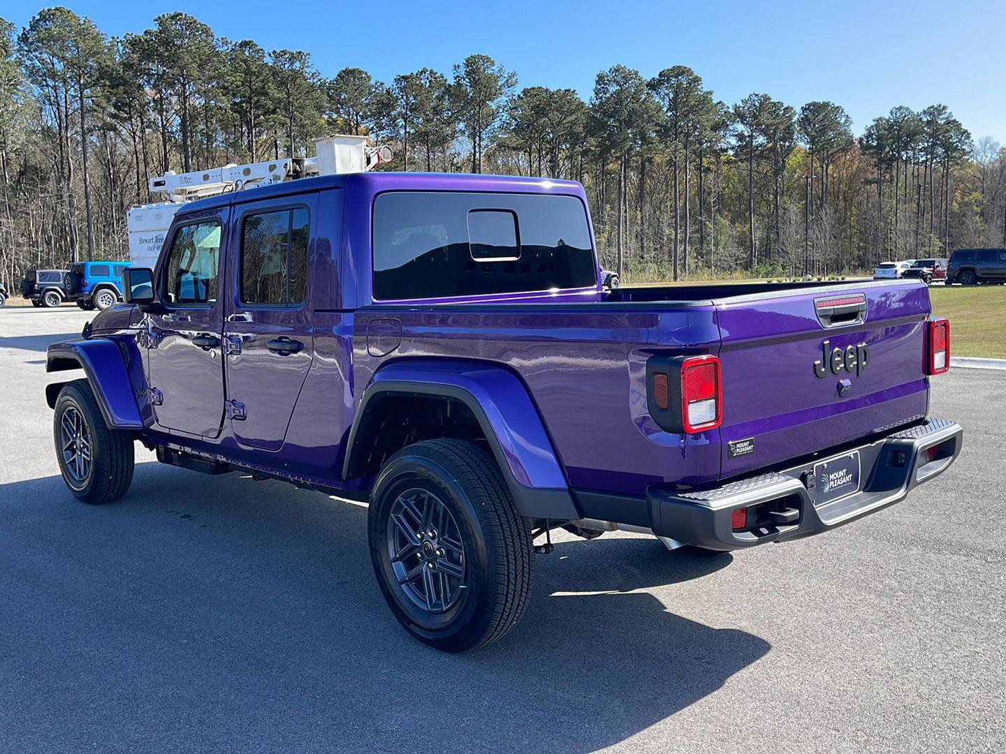 New 2026 Jeep Gladiator Sport AWD/4WD image 5