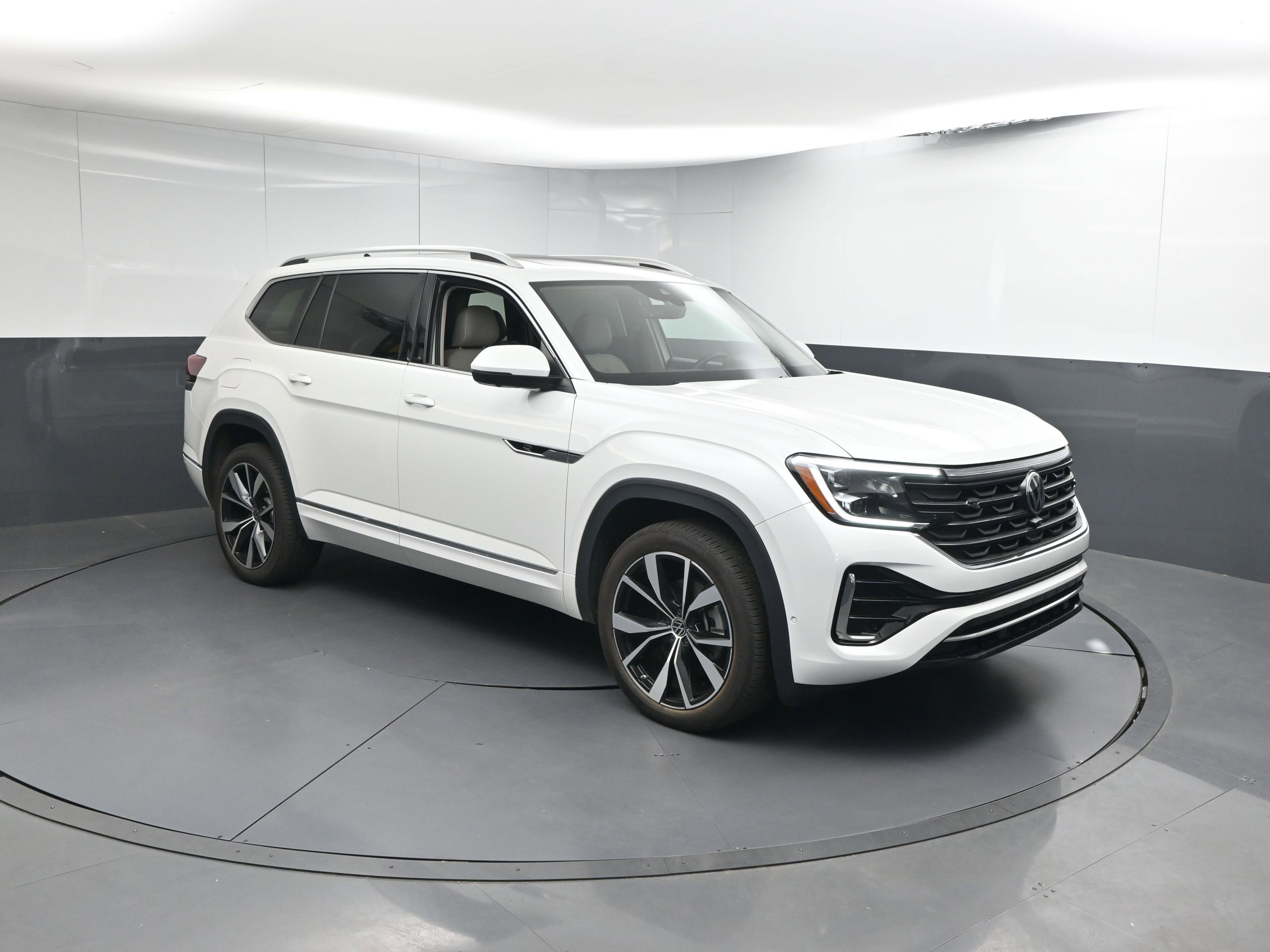 Used 2025 Volkswagen Atlas SEL Premium R-Line image 26