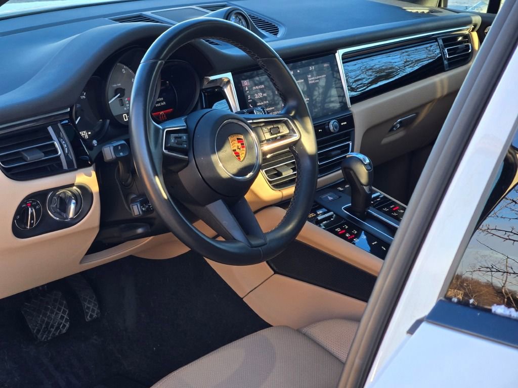 Certified 2022 Porsche Macan S image 4