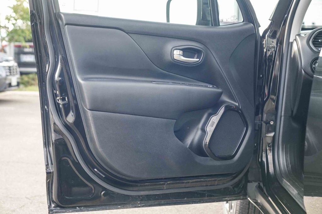 Used 2023 Jeep Renegade Altitude image 22