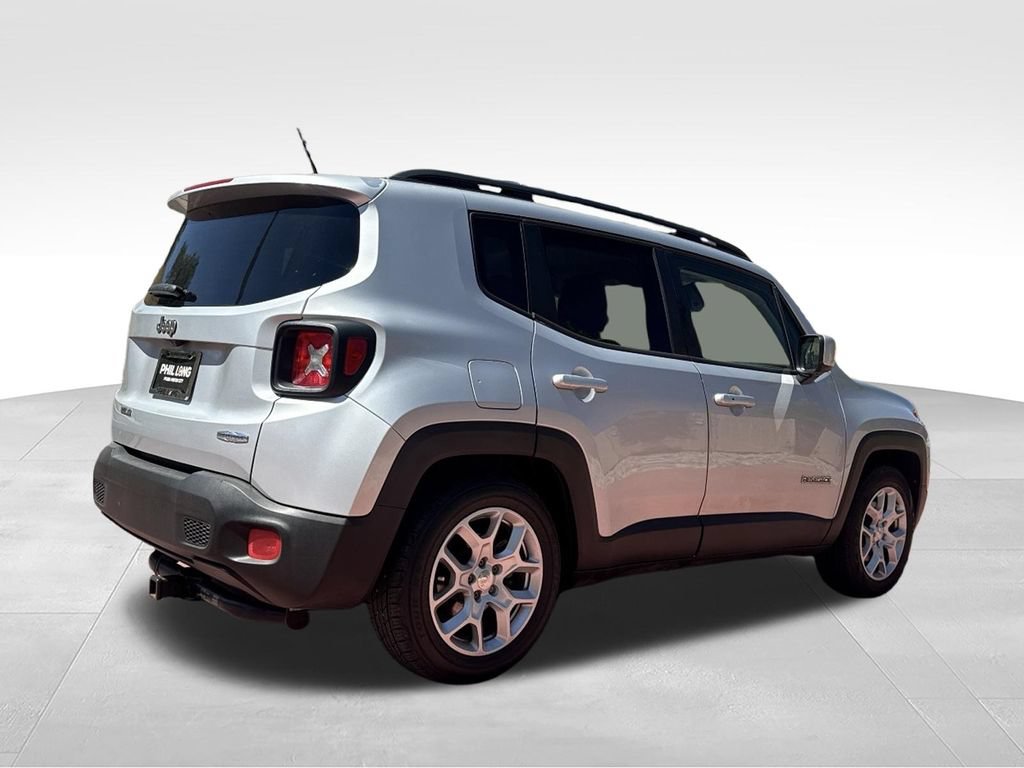 Used 2015 Jeep Renegade Latitude w/ Cold Weather Group FWD image 7
