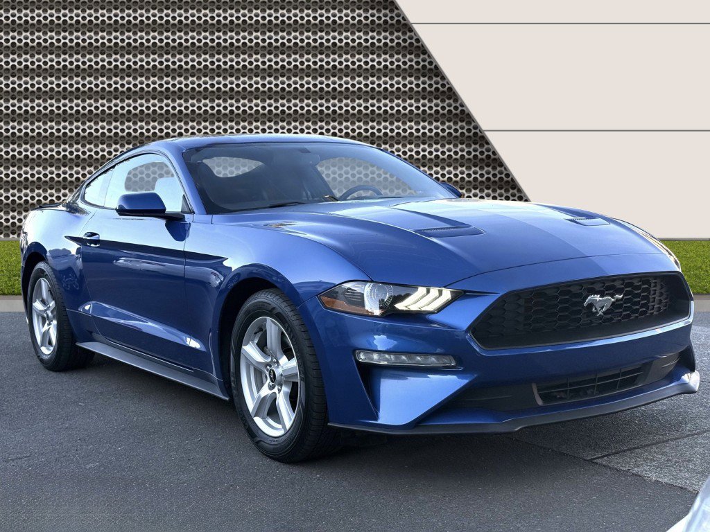 Used 2018 Ford Mustang Coupe image 2