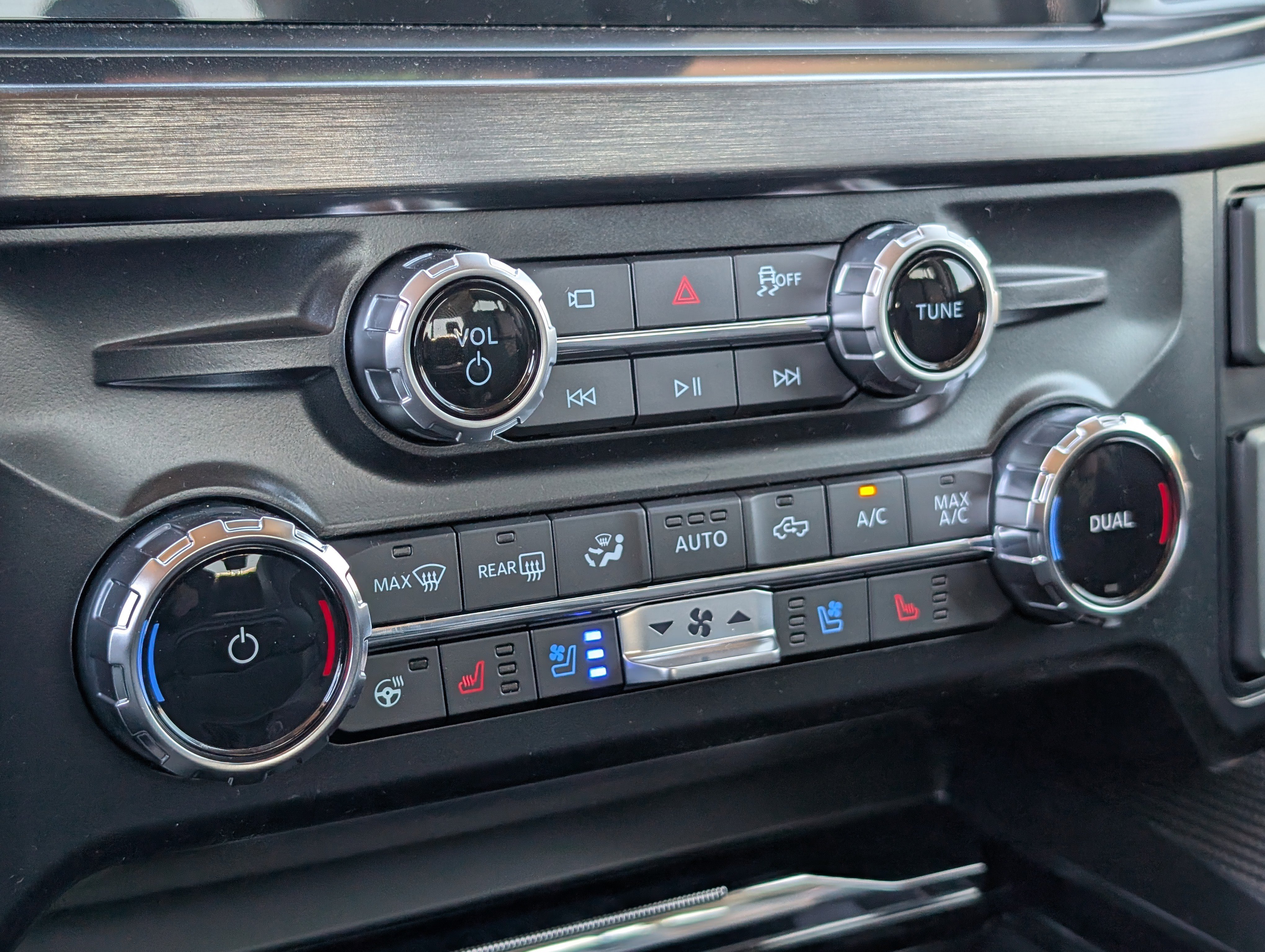 New 2026 Ford F250 Lariat w/ Black Appearance Package image 18