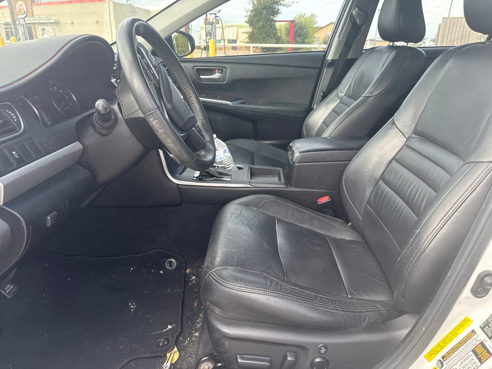 Used 2015 Toyota Camry SE w/ Moonroof Package FWD image 10