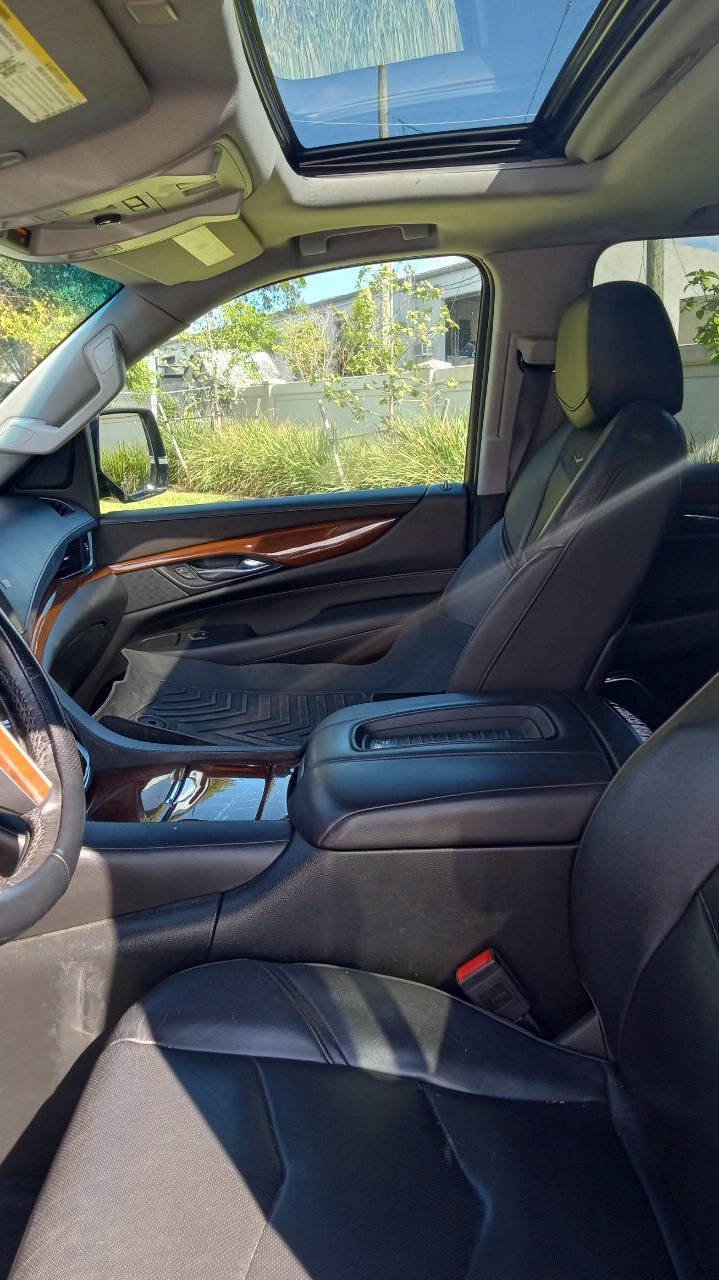 Used 2019 Cadillac Escalade Luxury image 16