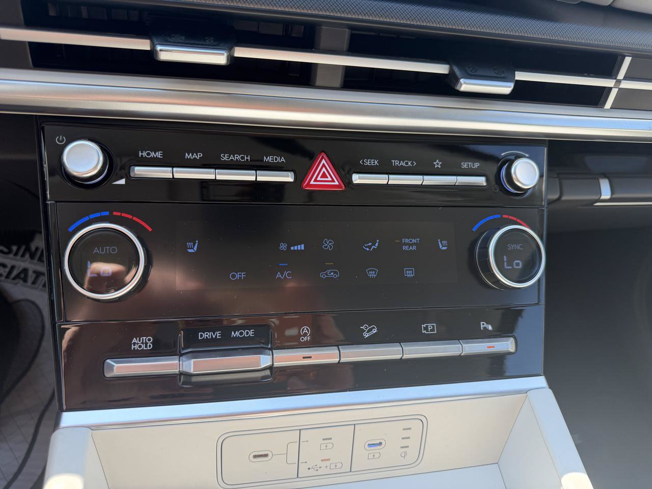 Used 2026 Hyundai Santa Fe SEL FWD image 16