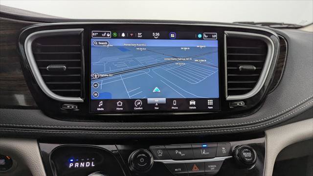 Used 2023 Chrysler Pacifica Limited FWD image 29