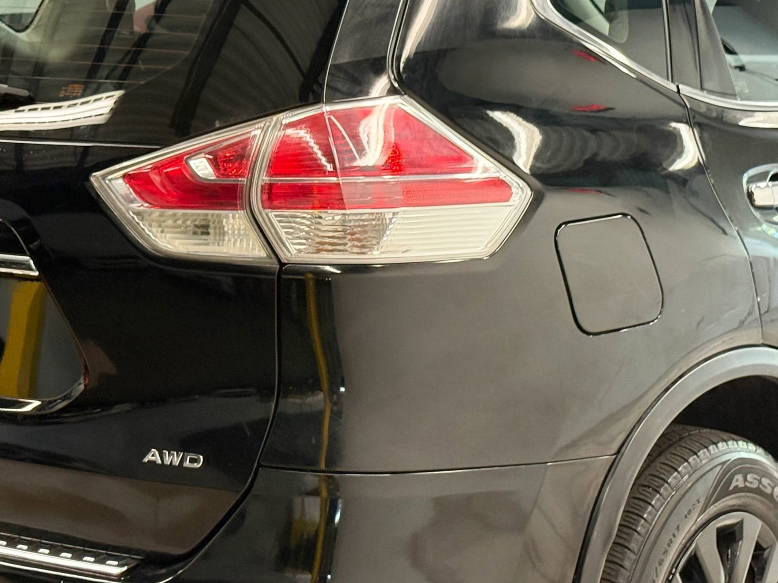 Used 2015 Nissan Rogue S AWD/4WD image 10
