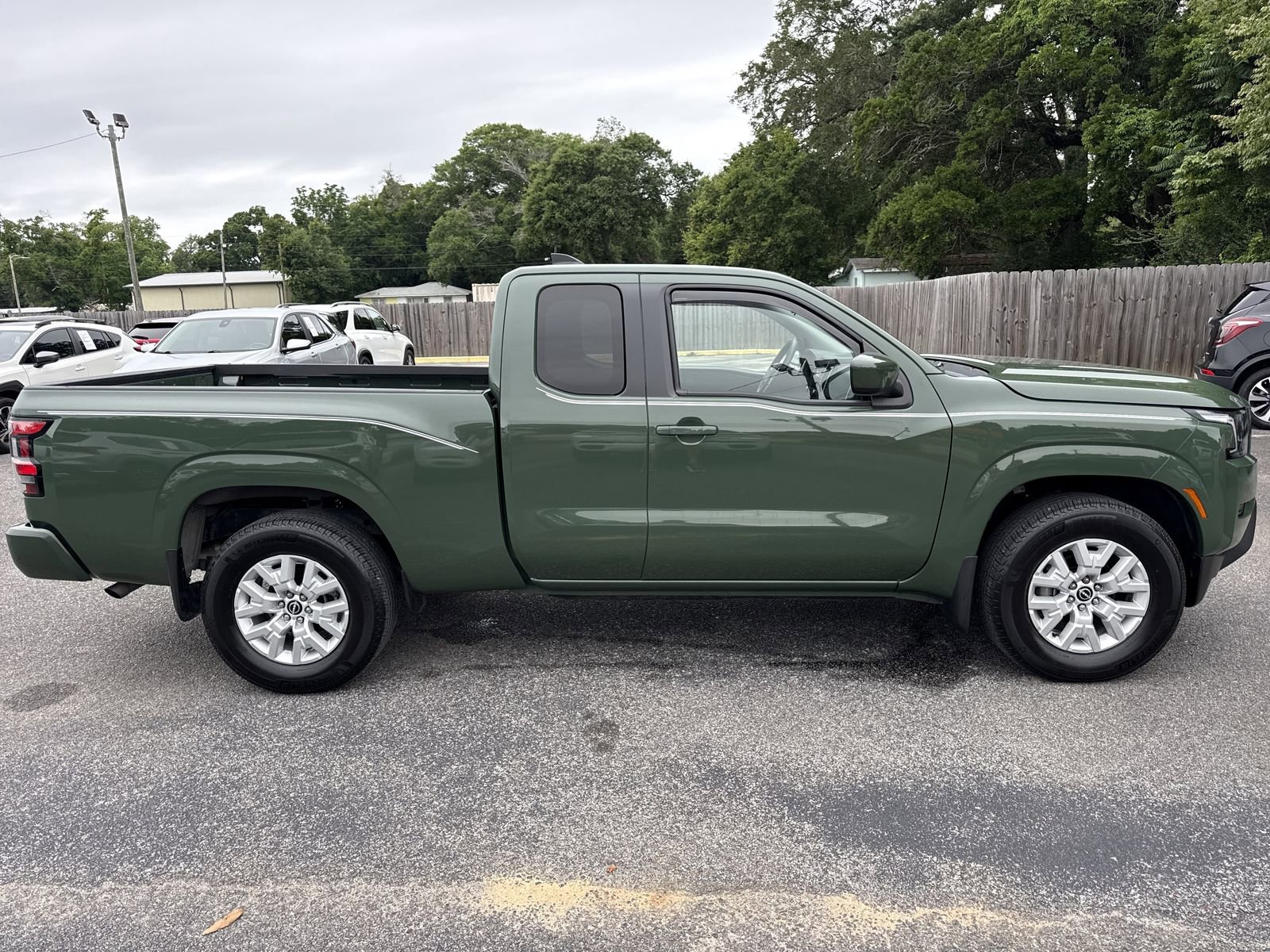 Used 2022 Nissan Frontier SV w/ Technology Package RWD image 6