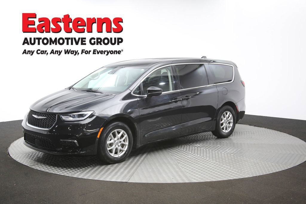 Used 2023 Chrysler Pacifica Touring-L FWD image 58