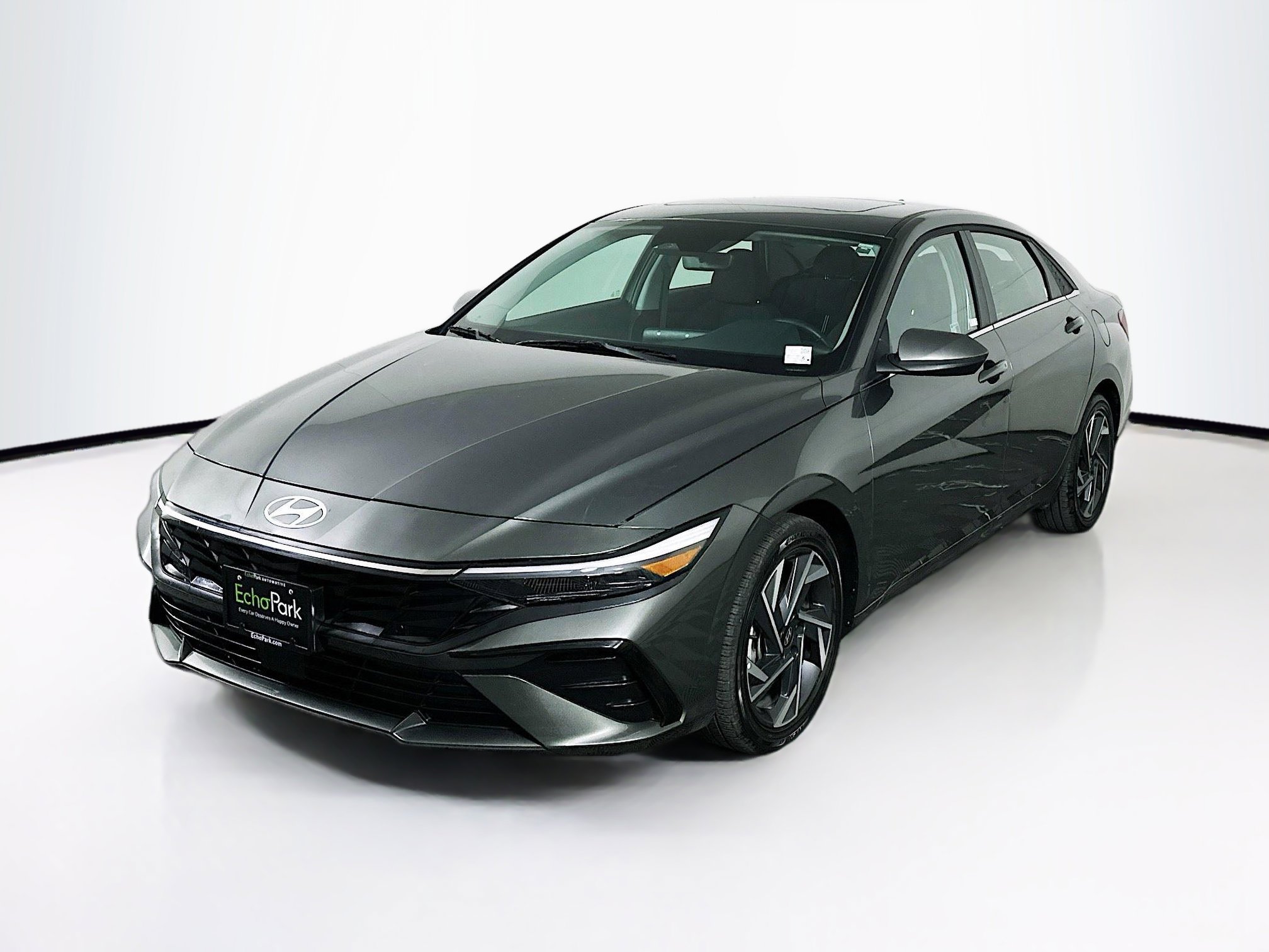 Used 2025 Hyundai Elantra SEL image 3