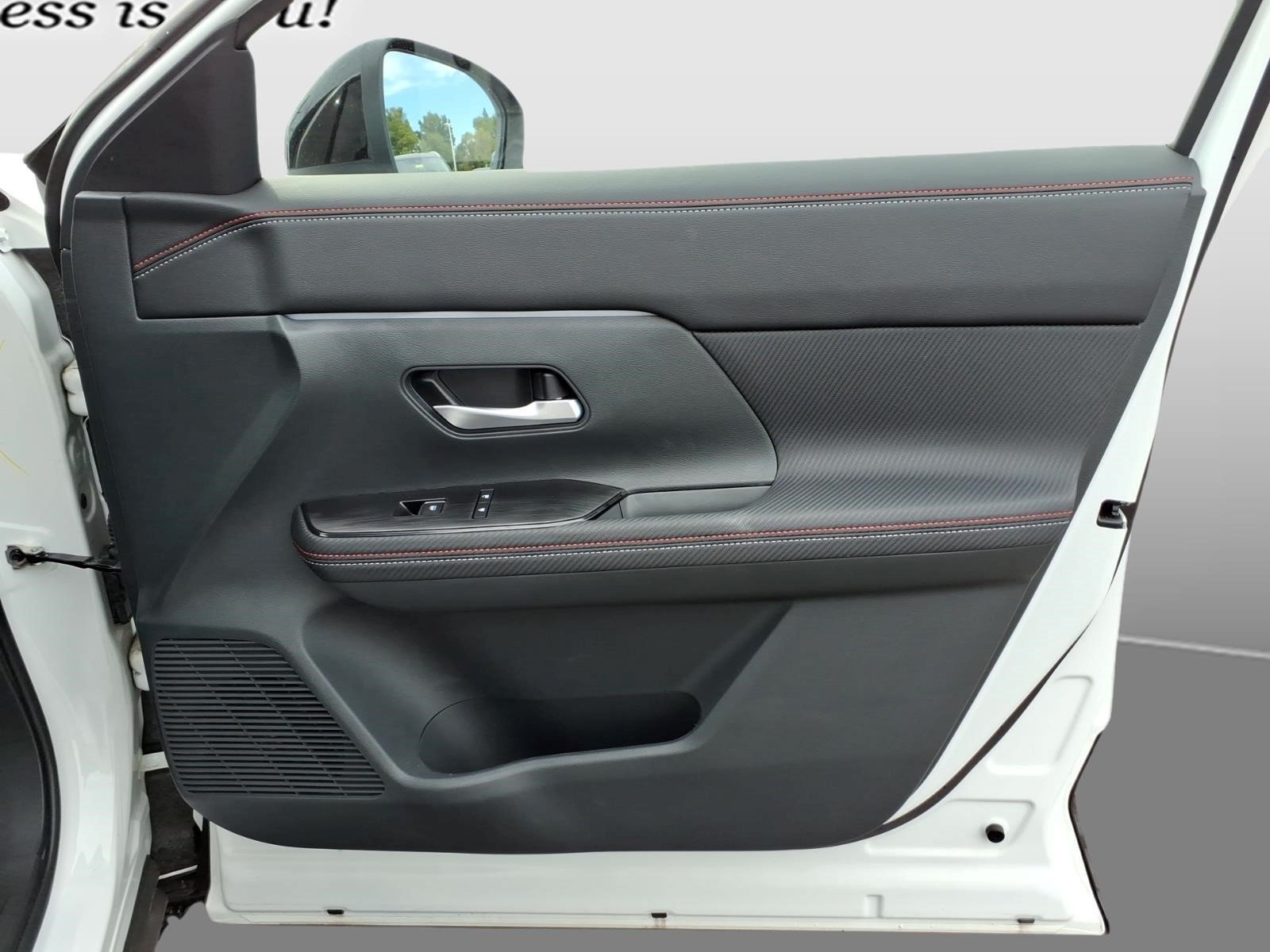 Certified 2025 Nissan Kicks SR AWD/4WD image 28