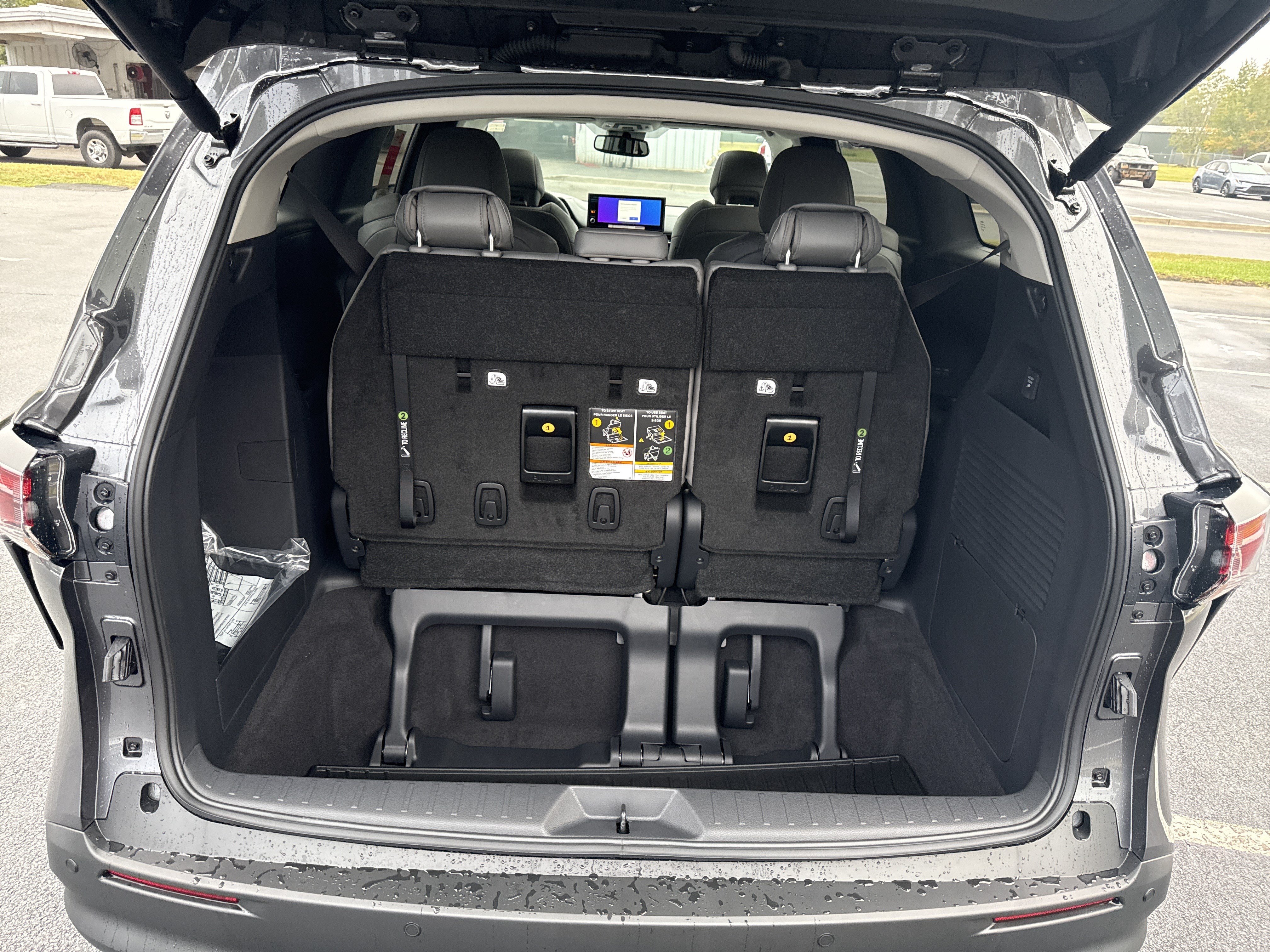 New 2025 Toyota Sienna XLE w/ XLE Plus Package FWD image 29
