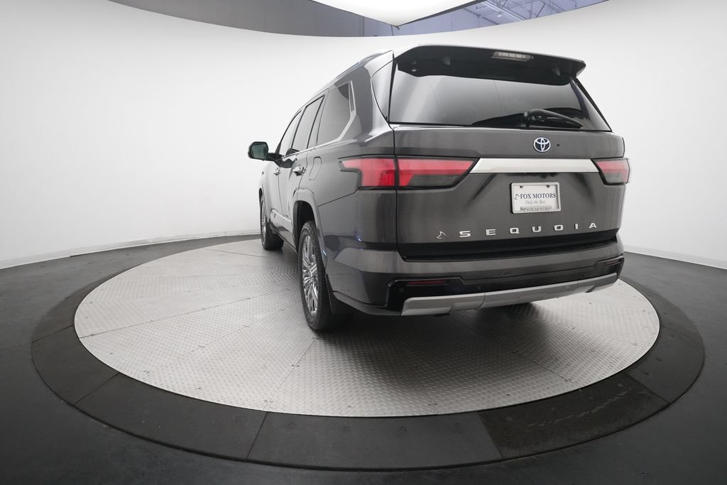 Used 2023 Toyota Sequoia Capstone AWD/4WD image 34