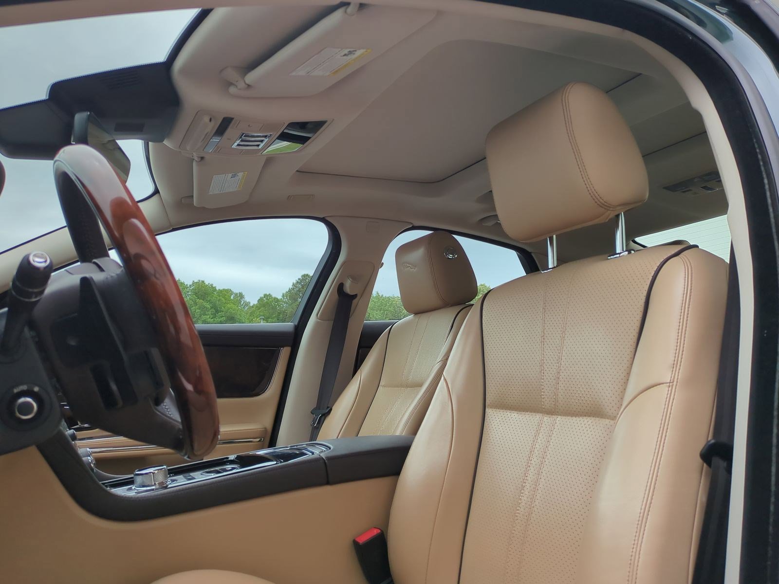 Used 2019 Jaguar XJ R-Sport AWD/4WD image 15