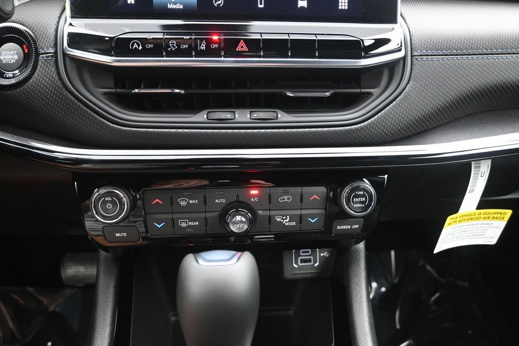 New 2026 Jeep Compass Latitude AWD/4WD image 17