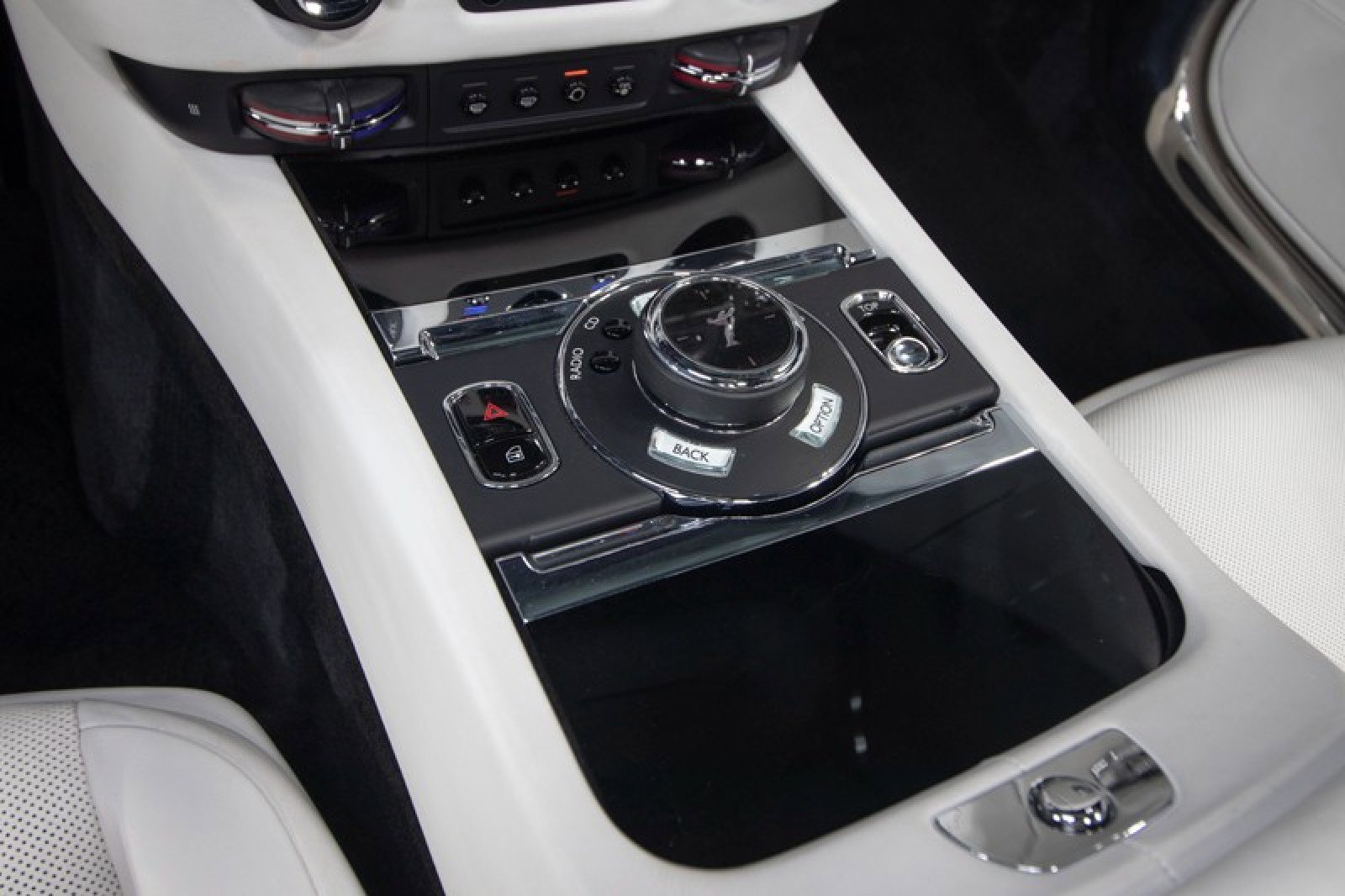 Used 2017 Rolls-Royce Dawn image 37