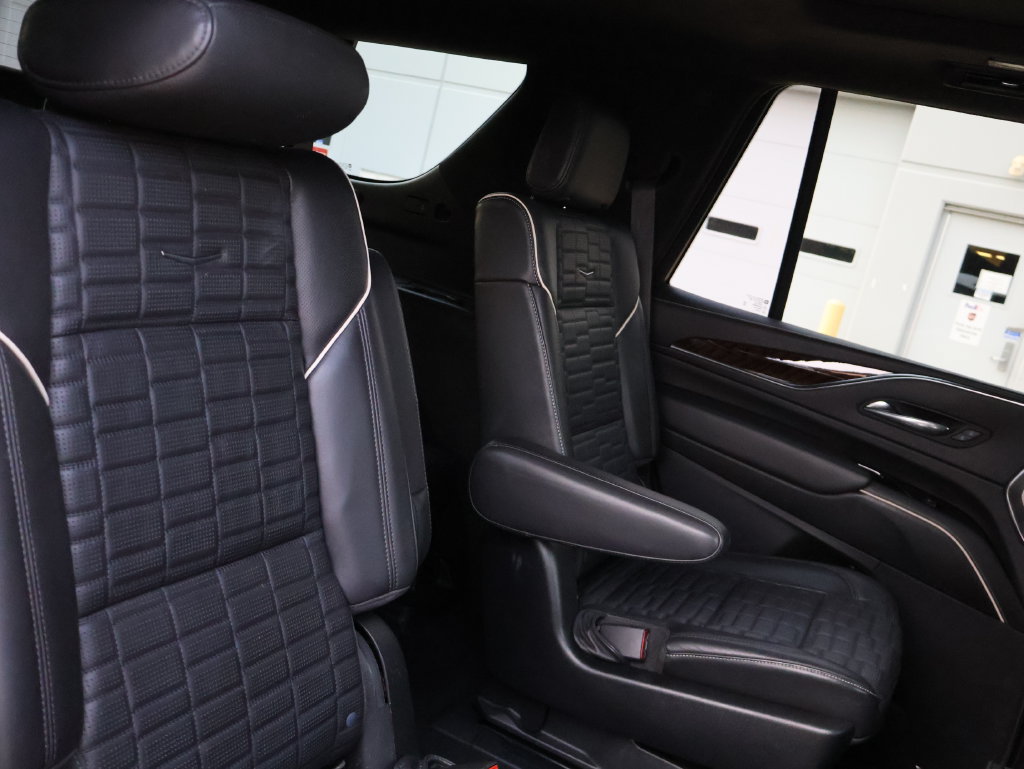Used 2021 Cadillac Escalade Premium Luxury Platinum w/ Heavy-Duty Trailer Package AWD/4WD image 14