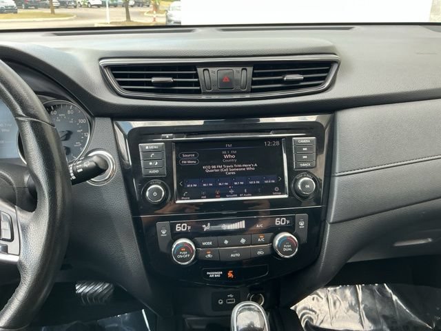Used 2020 Nissan Rogue SV FWD image 24