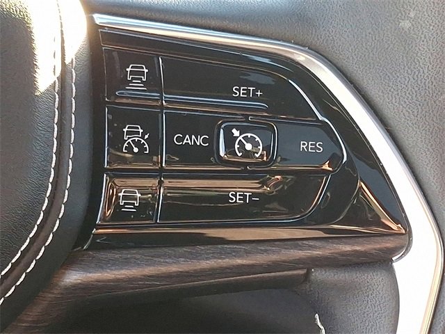 Used 2022 Jeep Grand Cherokee Overland w/ Luxury Tech Group IV image 24