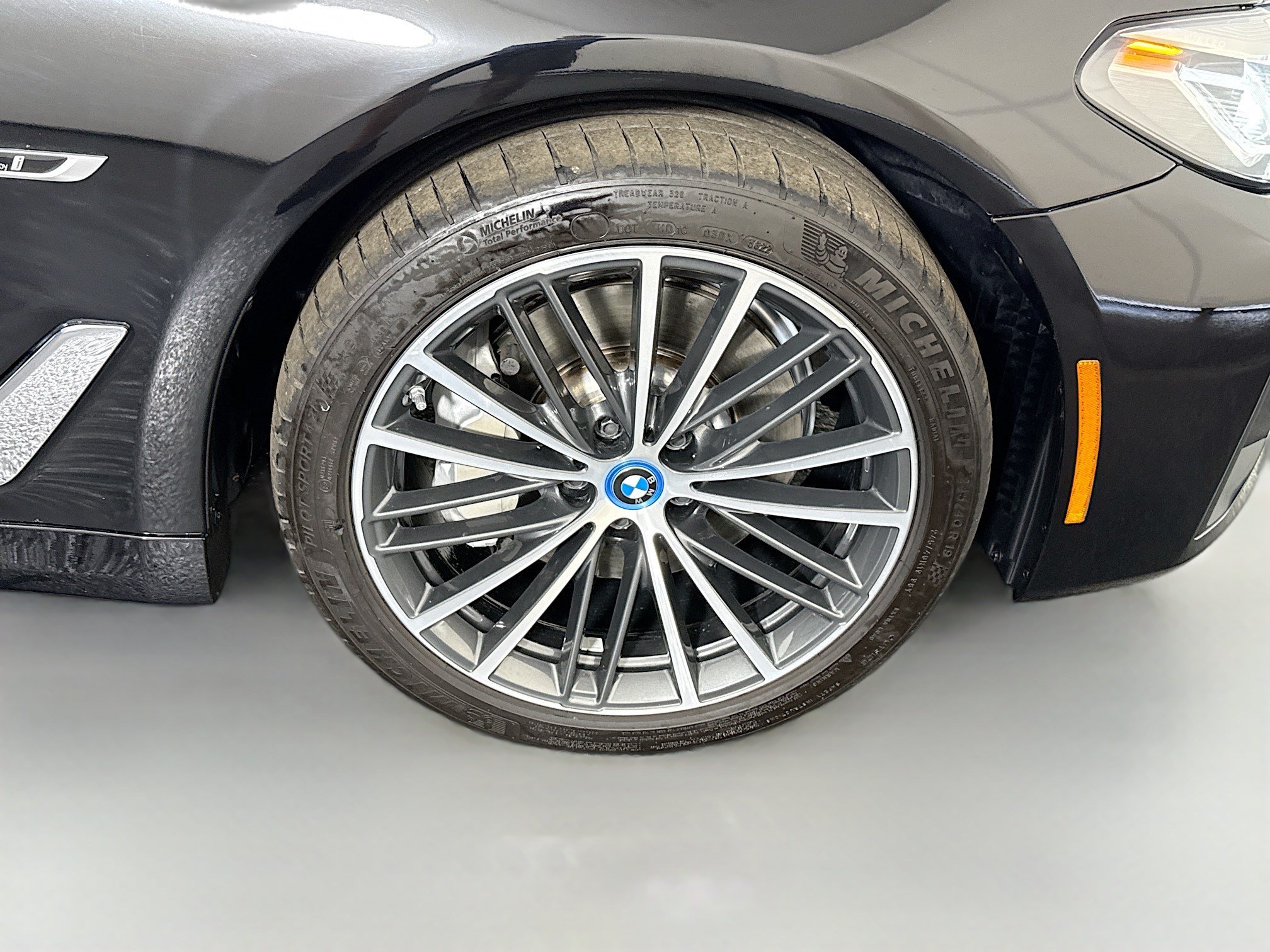 Used 2023 BMW 530e w/ Convenience Package RWD image 32