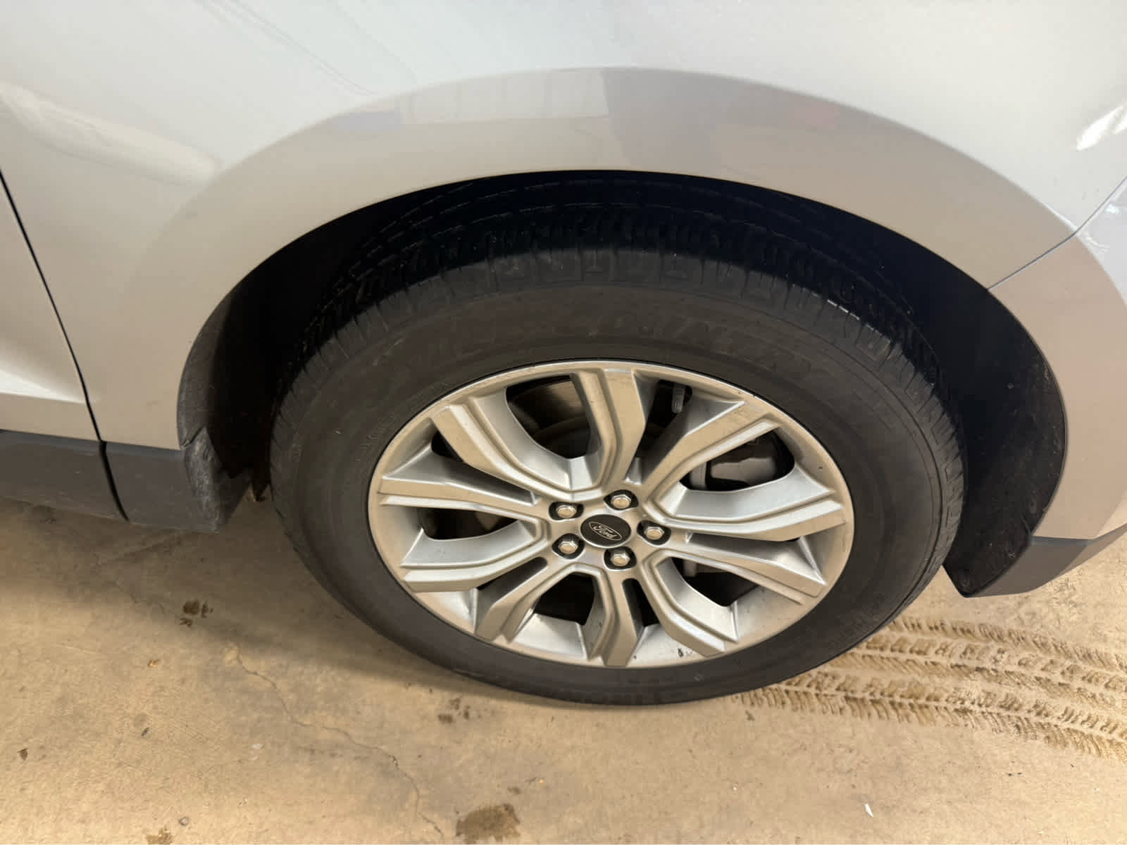 Used 2024 Ford Edge SEL image 4