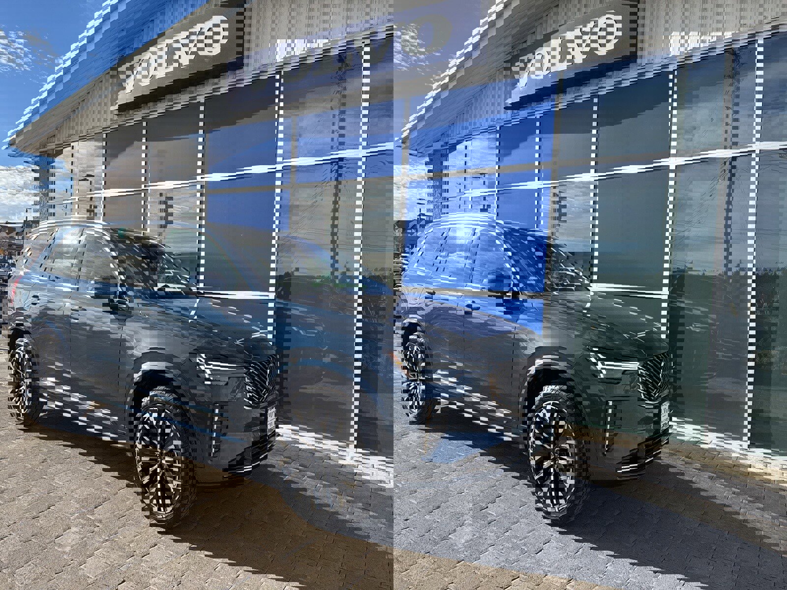 New 2026 Volvo XC90 B6 Ultra