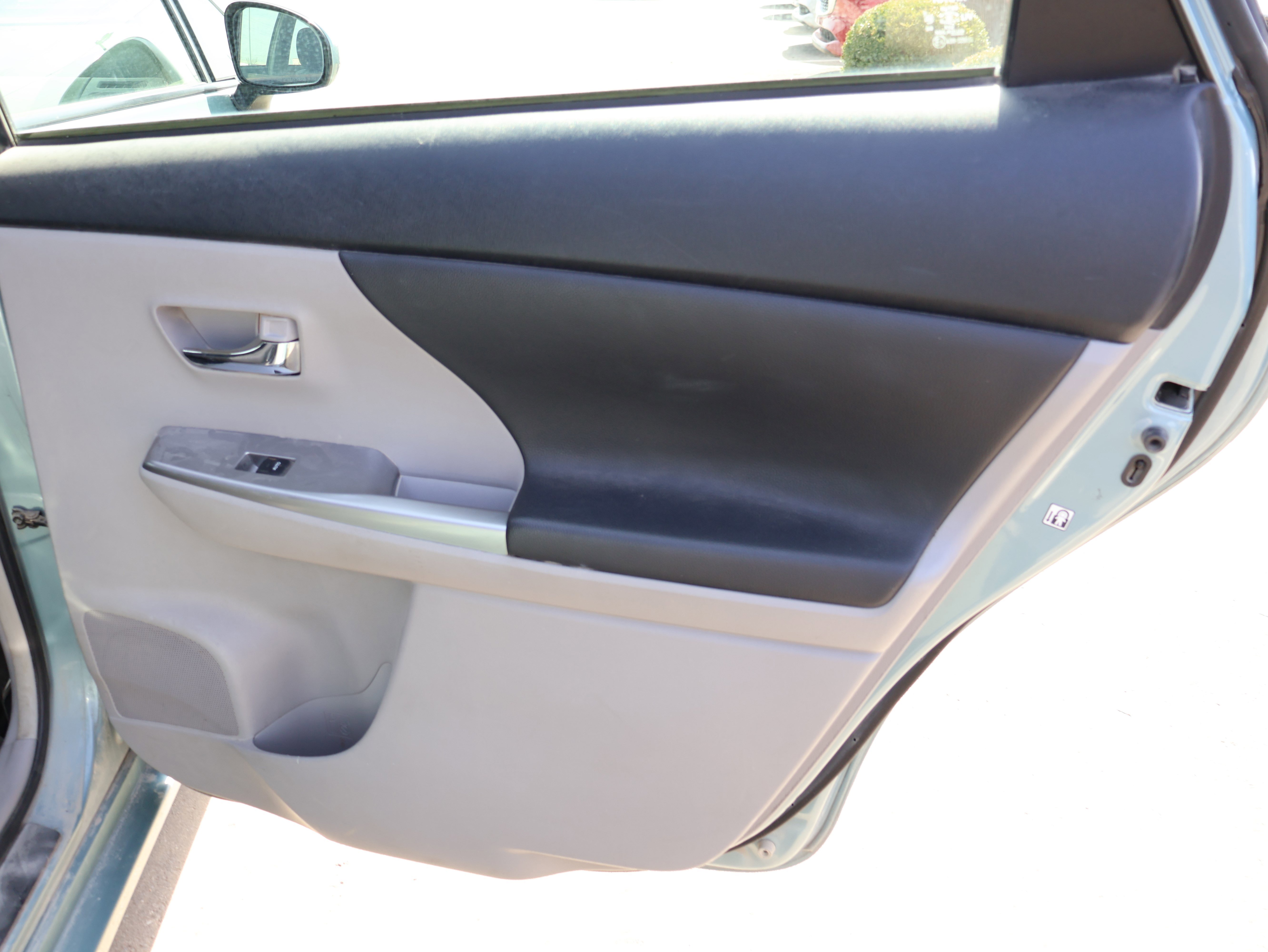 Used 2015 Toyota Prius V Three image 27