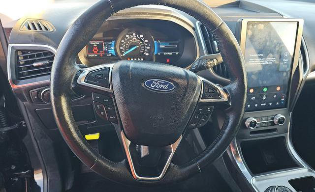Used 2024 Ford Edge Titanium image 8