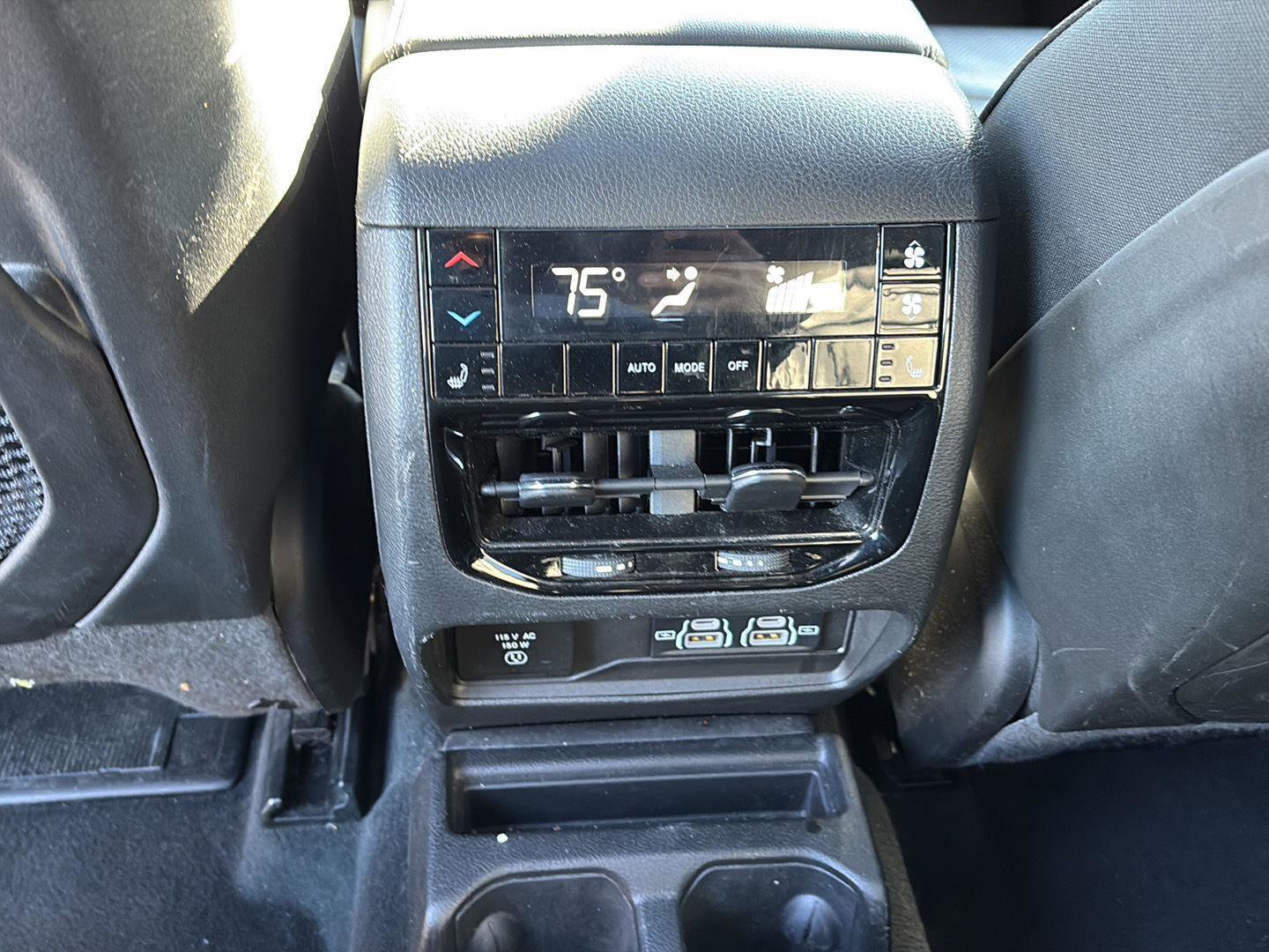 Used 2024 Jeep Grand Cherokee L Limited w/ Luxury Tech Group II image 17