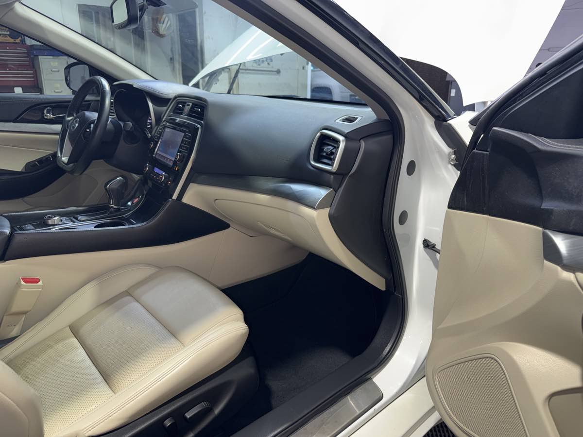 Used 2016 Nissan Maxima 3.5 SV w/ Interior Lighting Package FWD image 24