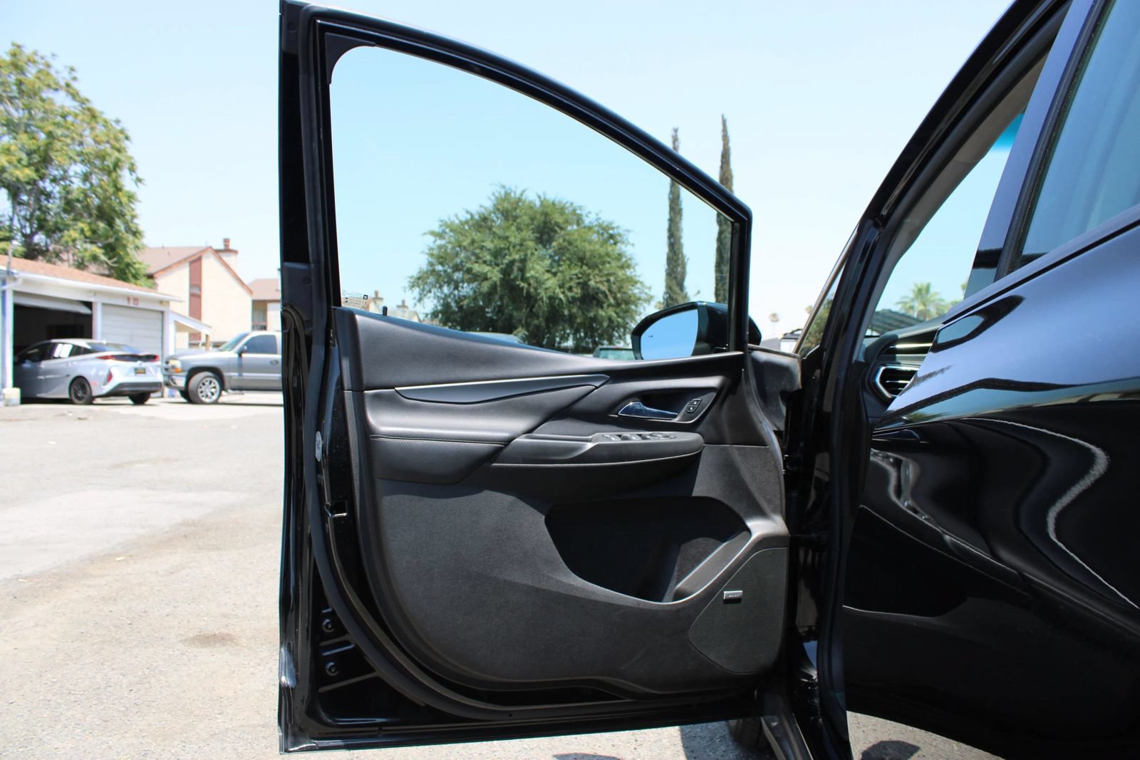 Used 2022 Chevrolet Bolt LT w/ Infotainment Package FWD image 15
