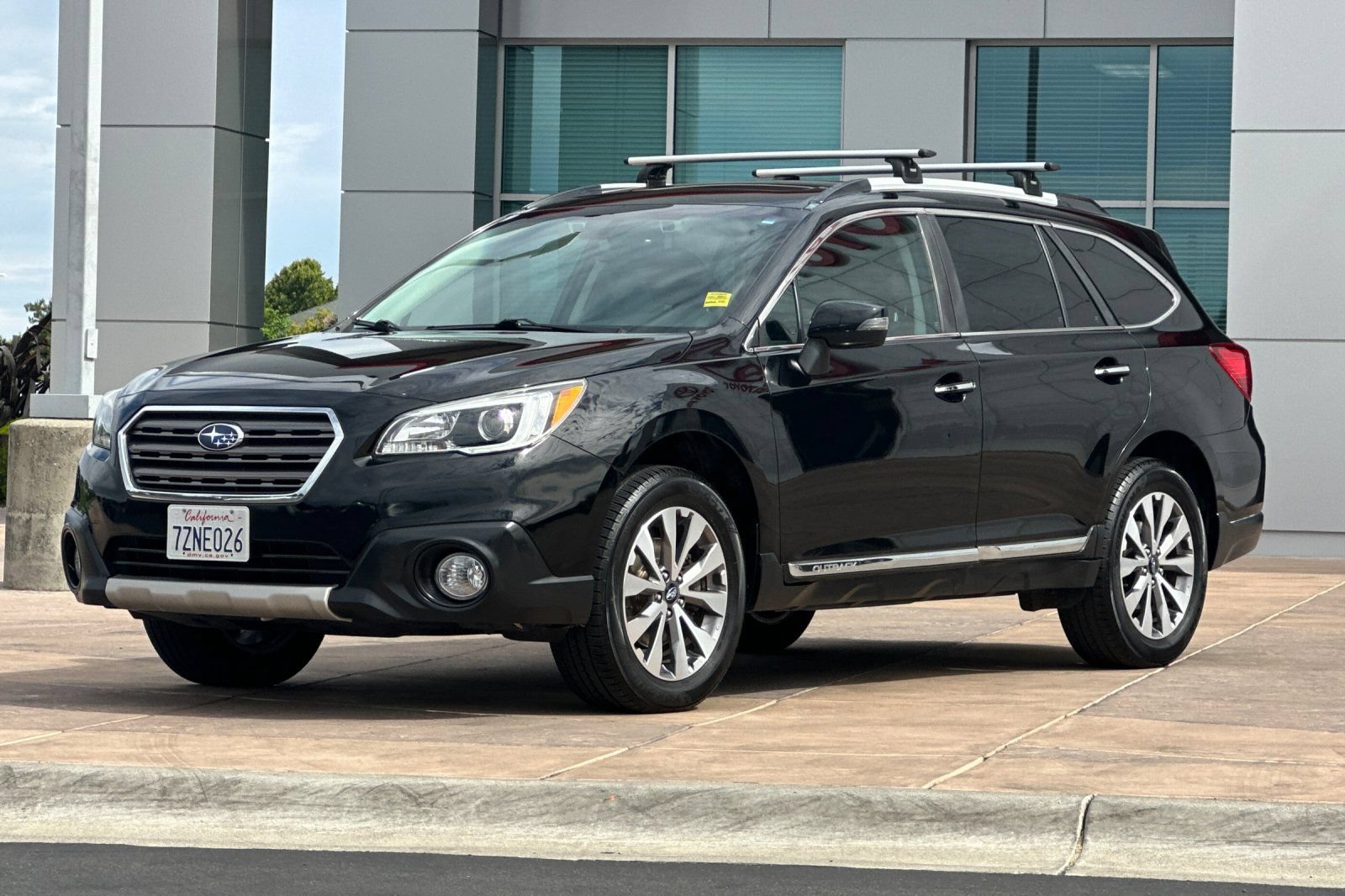 Used 2017 Subaru Outback 2.5i Touring AWD/4WD image 8
