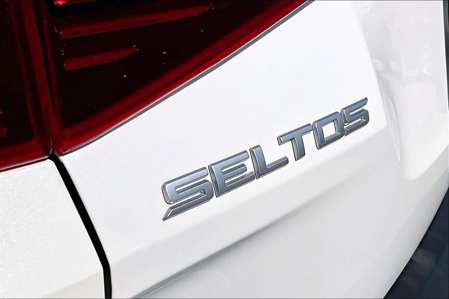 Used 2023 Kia Seltos S w/ Navigation Package FWD image 30