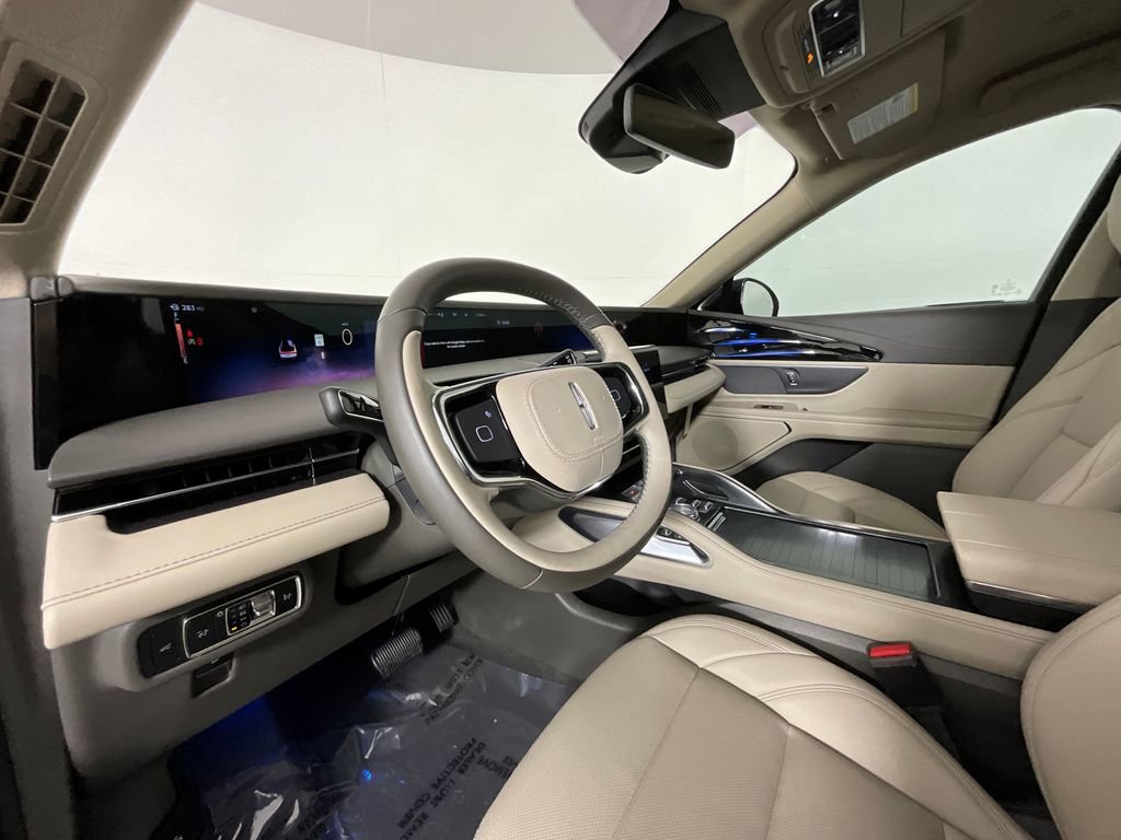 Used 2025 Lincoln Nautilus Premier AWD/4WD image 15